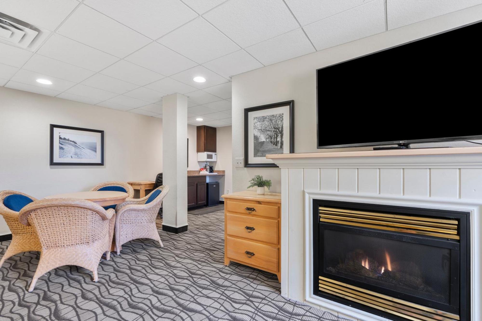 Cherry Tree Inn & Suites Traverse City Dış mekan fotoğraf
