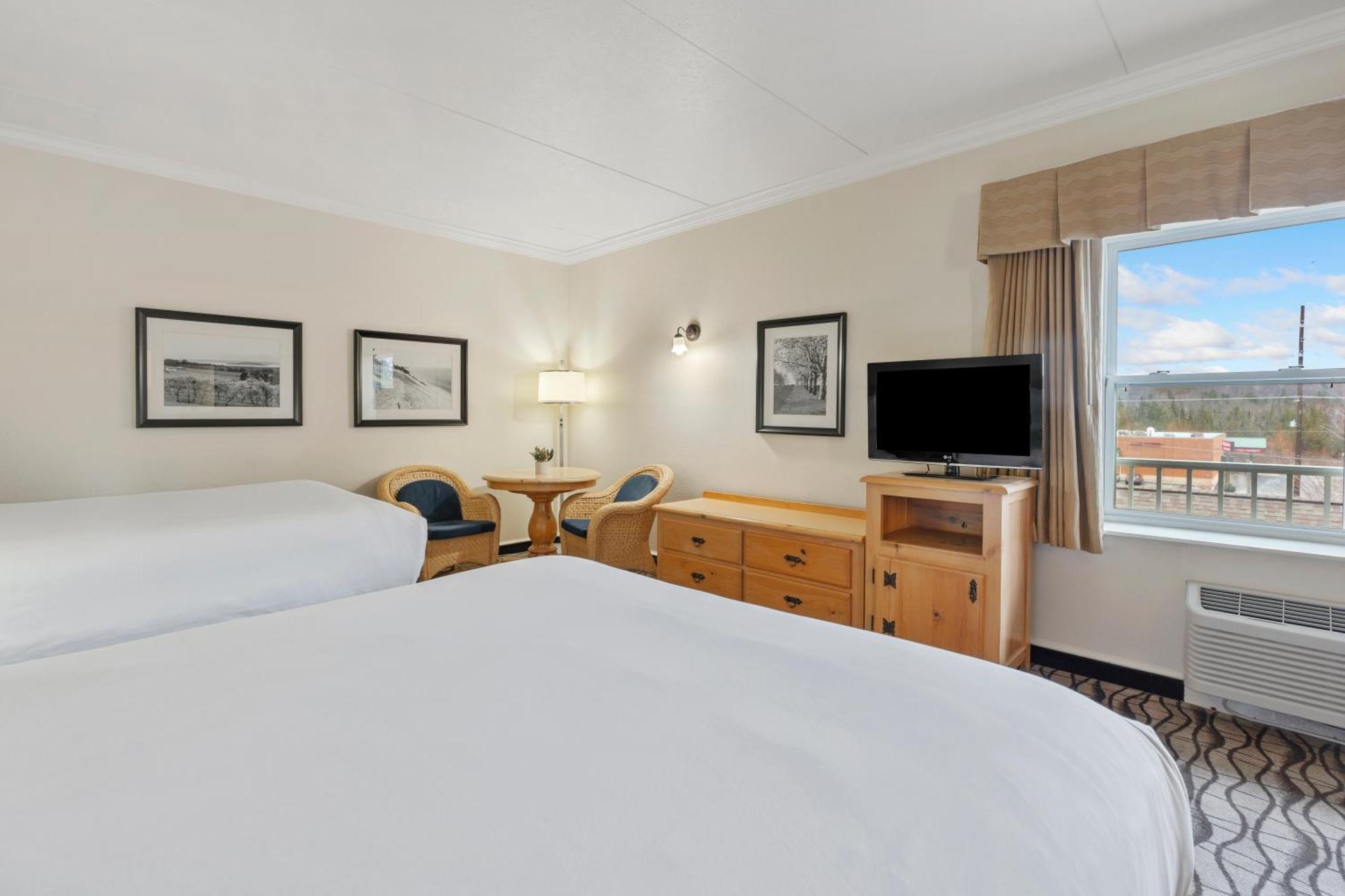 Cherry Tree Inn & Suites Traverse City Dış mekan fotoğraf