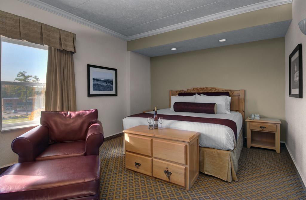 Cherry Tree Inn & Suites Traverse City Dış mekan fotoğraf