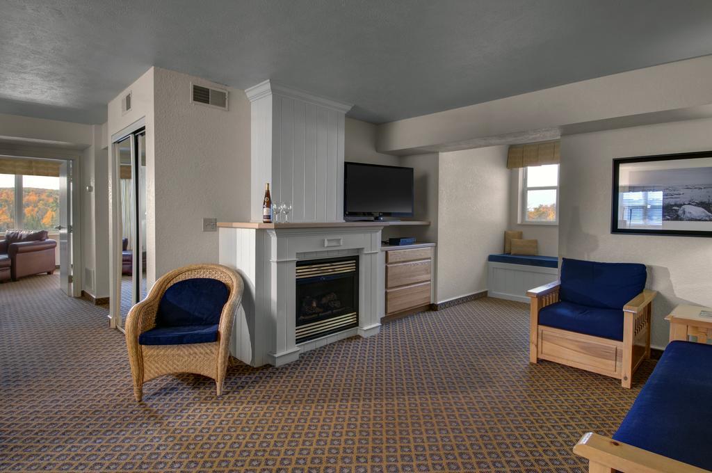 Cherry Tree Inn & Suites Traverse City Dış mekan fotoğraf