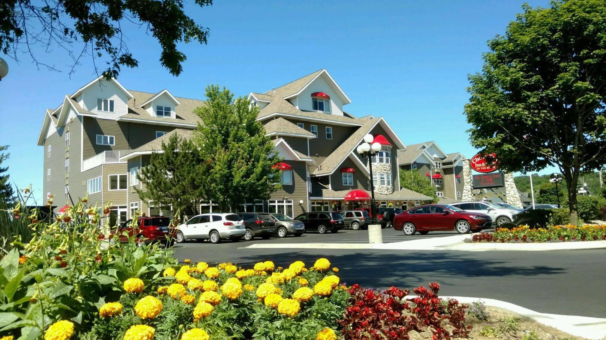 Cherry Tree Inn & Suites Traverse City Dış mekan fotoğraf
