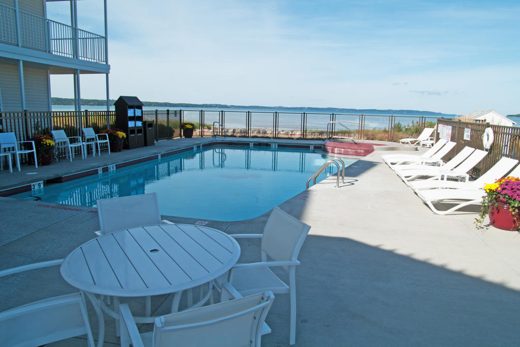 Cherry Tree Inn & Suites Traverse City Dış mekan fotoğraf